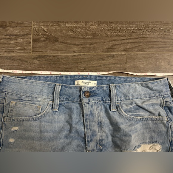 ✨2/$25✨Abercrombie boyfriend denim shorts - Picture 4 of 4
